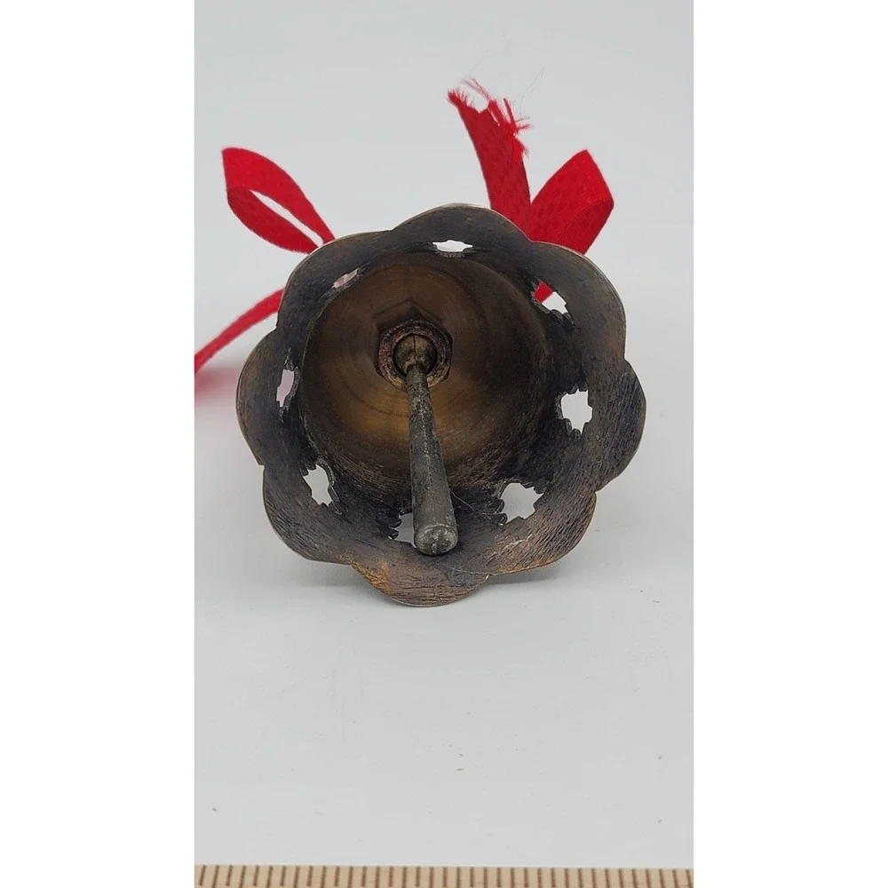 2001 International Silver Co.‎ Silver Plated Engraved Christmas Bell